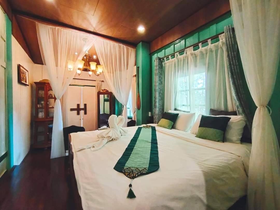 The Antique Riverside Resort Ban Pong  Εξωτερικό φωτογραφία