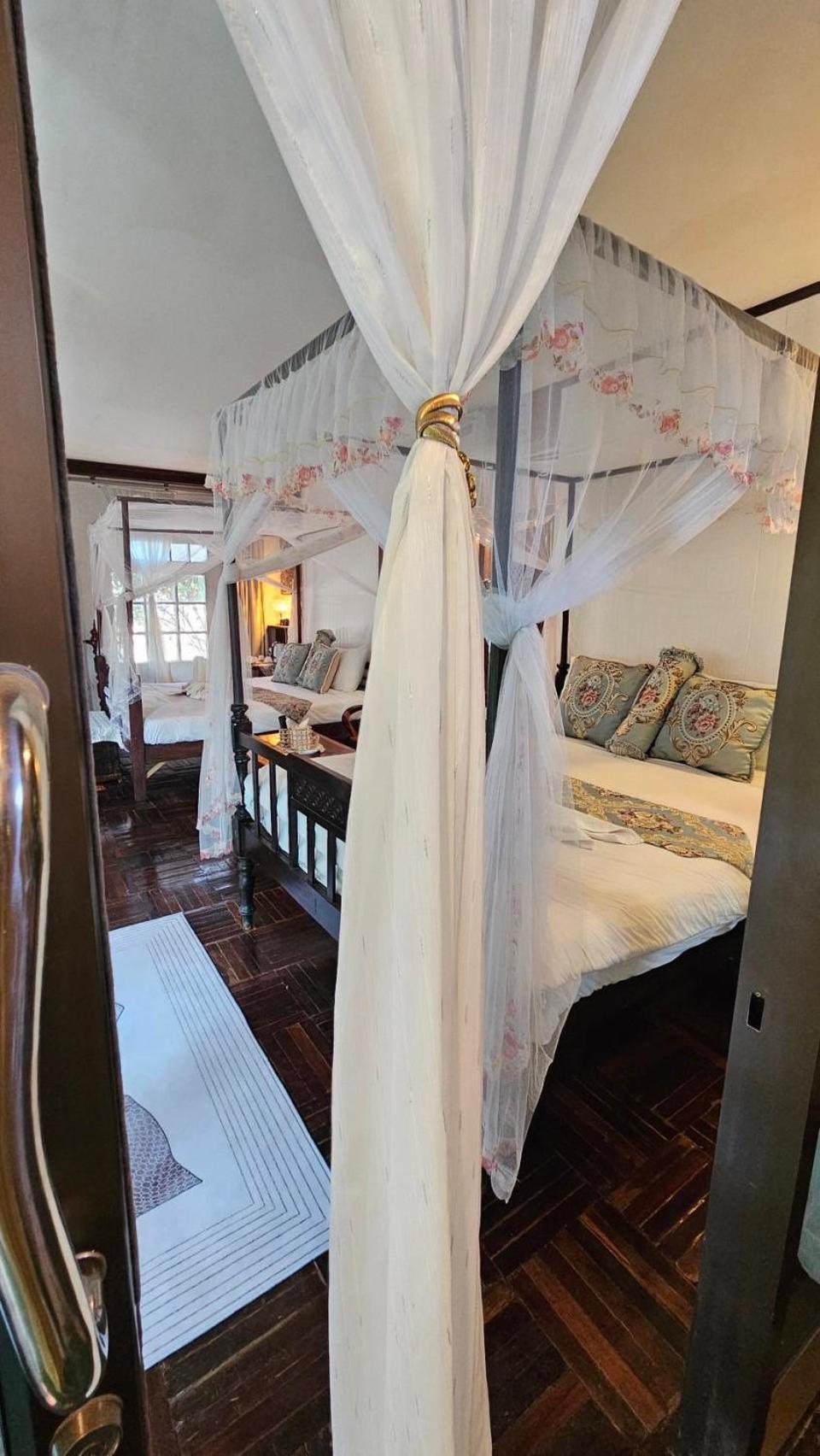 The Antique Riverside Resort Ban Pong  Εξωτερικό φωτογραφία