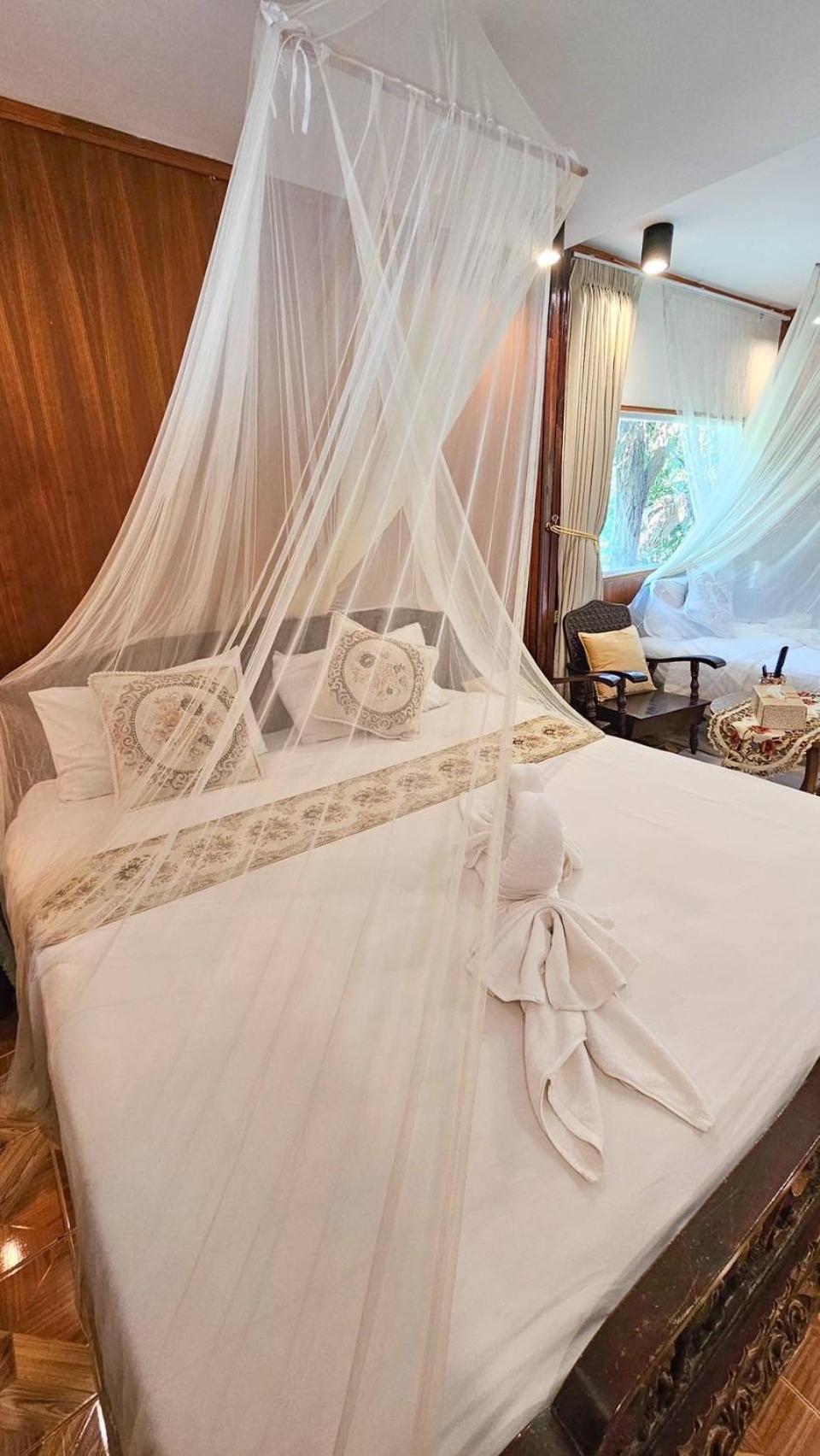 The Antique Riverside Resort Ban Pong  Εξωτερικό φωτογραφία
