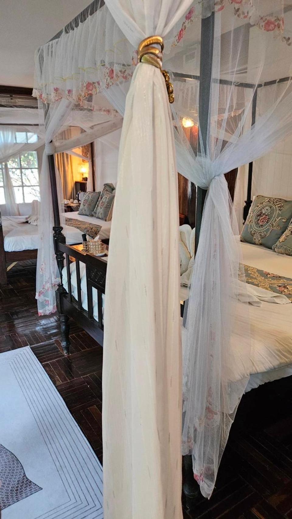 The Antique Riverside Resort Ban Pong  Εξωτερικό φωτογραφία