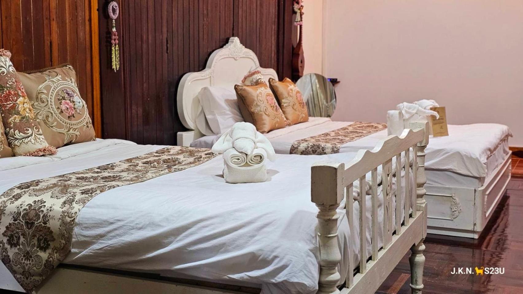 The Antique Riverside Resort Ban Pong  Εξωτερικό φωτογραφία