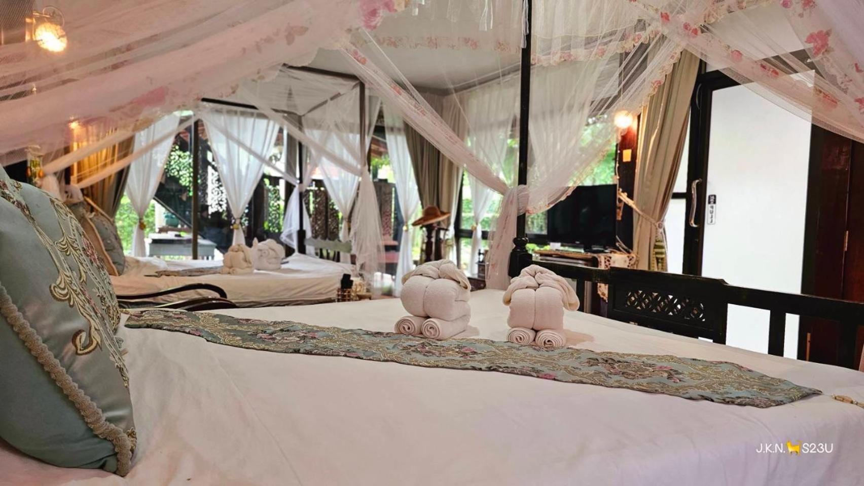 The Antique Riverside Resort Ban Pong  Εξωτερικό φωτογραφία