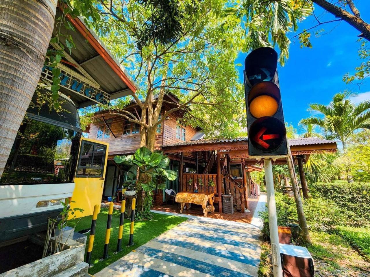 The Antique Riverside Resort Ban Pong  Εξωτερικό φωτογραφία